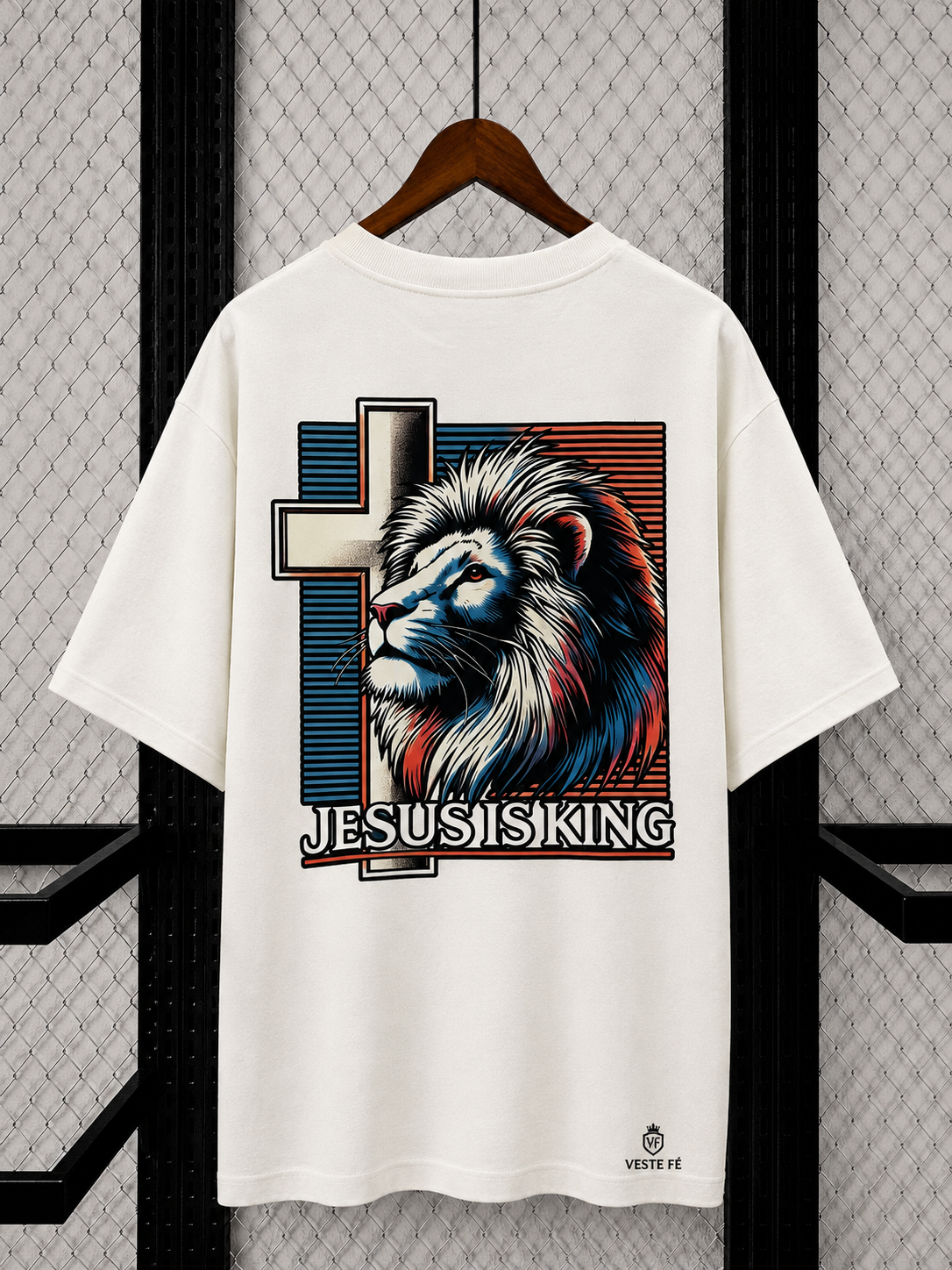 Camiseta Oversized Jesus Is King - Lion