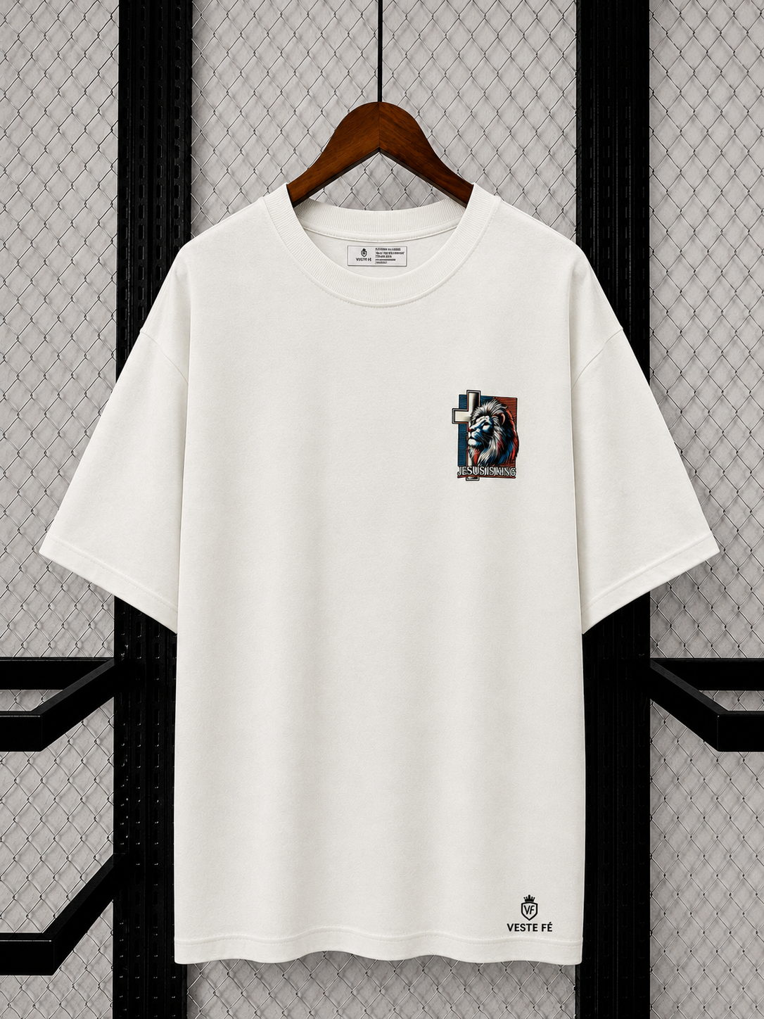 Camiseta Oversized Jesus Is King - Lion