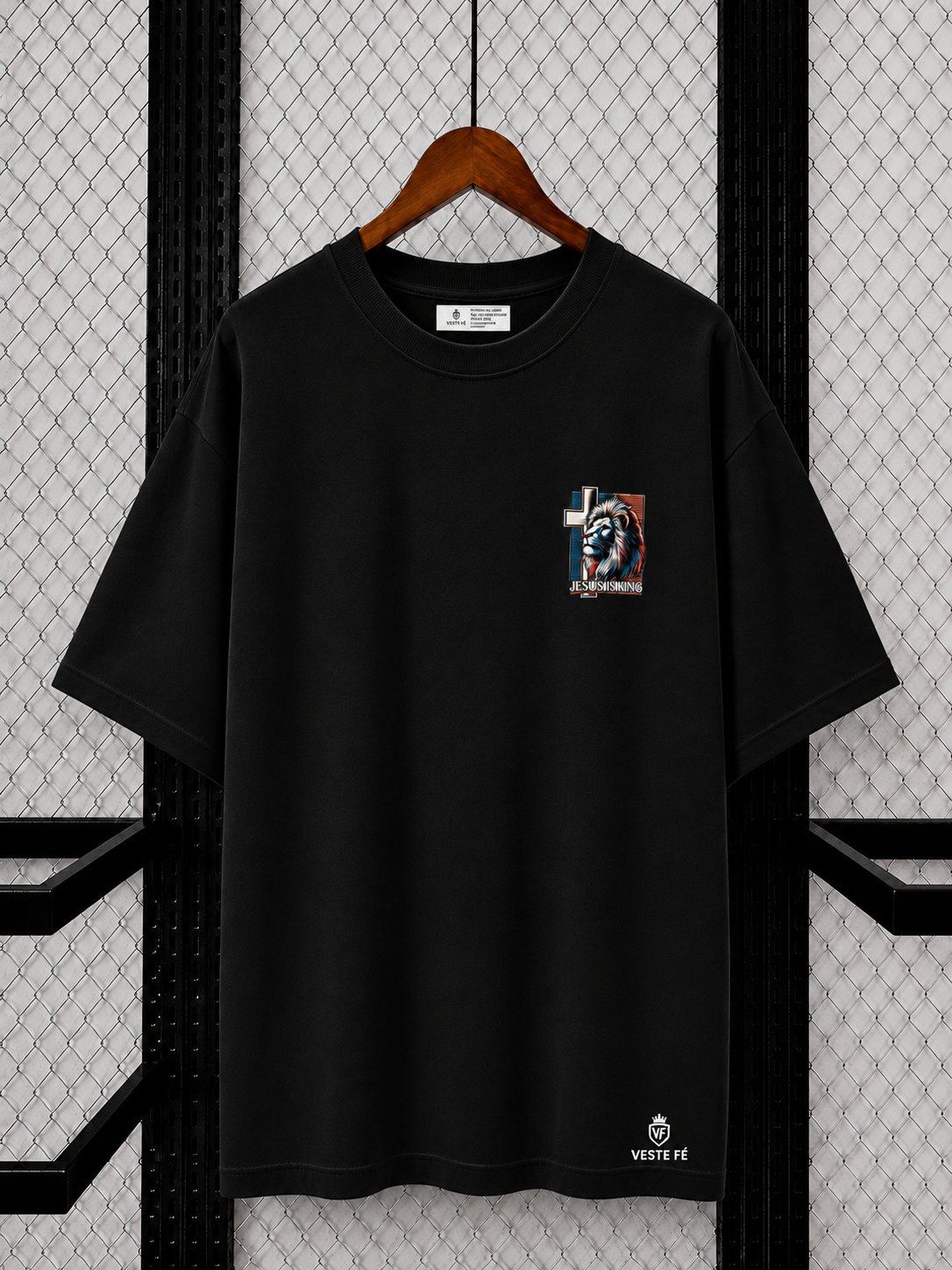Camiseta Oversized Jesus Is King - Lion